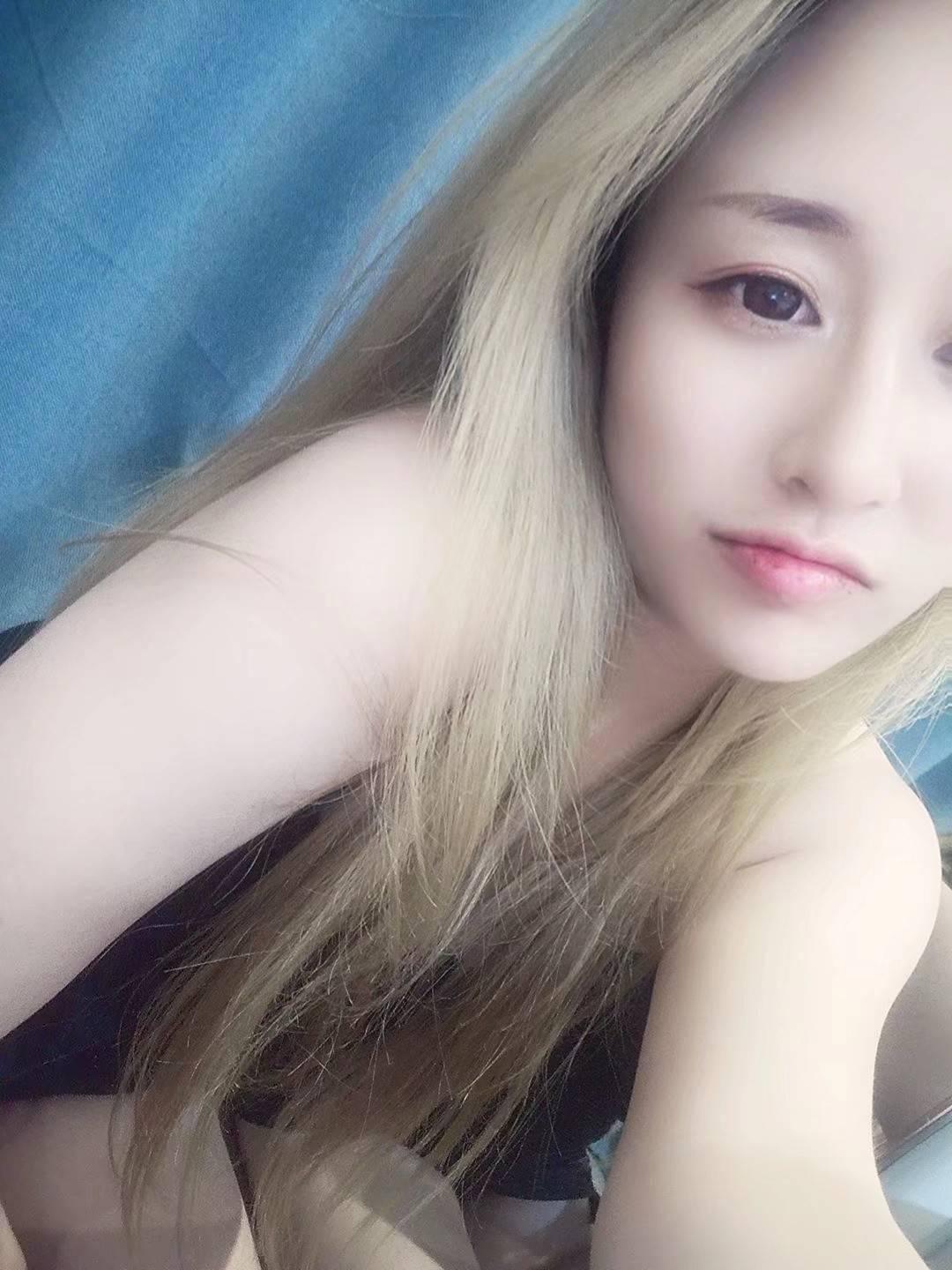 手下的妹子有年轻的 也有少妇